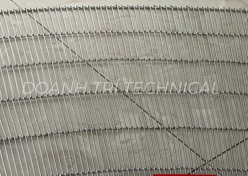 BĂNG TẢI LƯỚI INOX CONG SỢI THANG