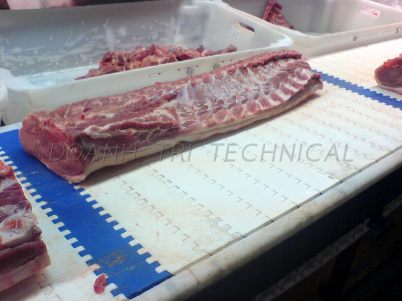 Băng tải nhựa hoạt động hiệu quả trong môi trường lạnh, ẩm